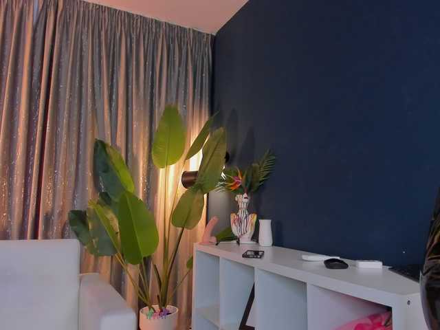 Live sex webcam photo for ShyCollegeBB #292079966