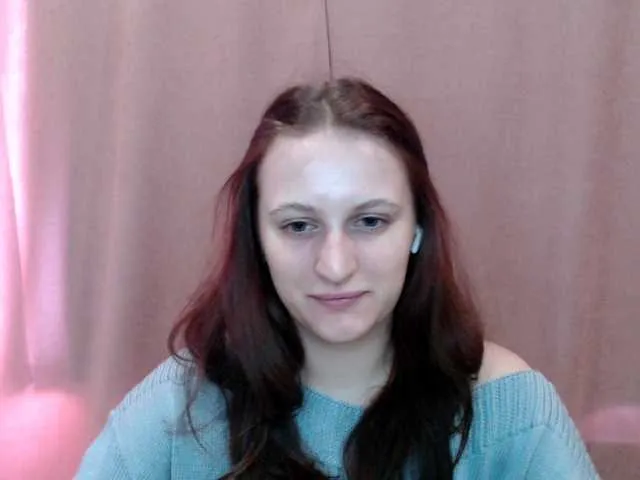 Live sex webcam photo for ShyShy1 #290574389