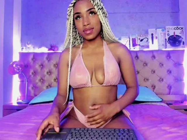 Live sex webcam photo for Sia-37 #274010367