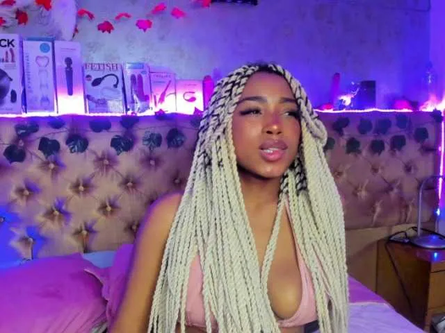 Live sex webcam photo for Sia-37 #274434710