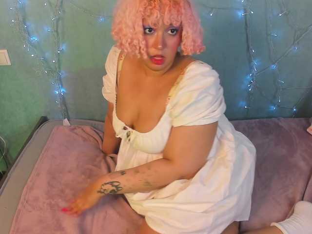 Live sex webcam photo for Sia-bloom #276412208