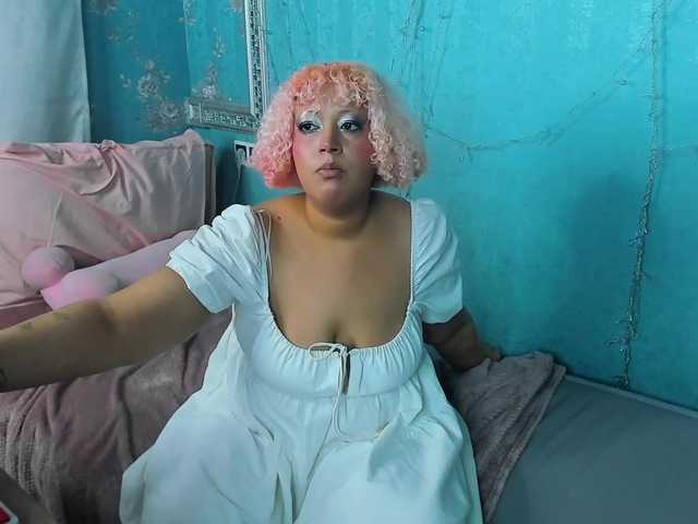 Live sex webcam photo for Sia-bloom #276476523