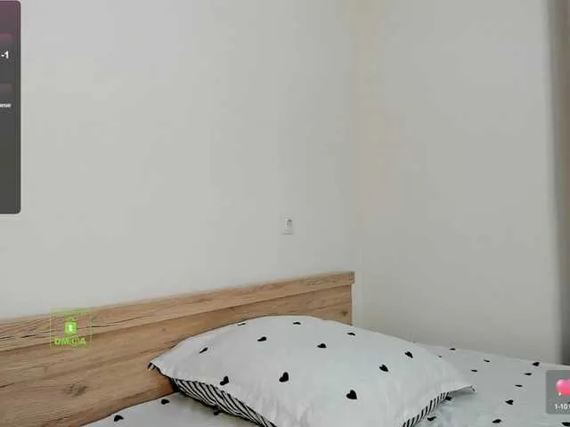 Live sex webcam photo for Sia-small #288936876