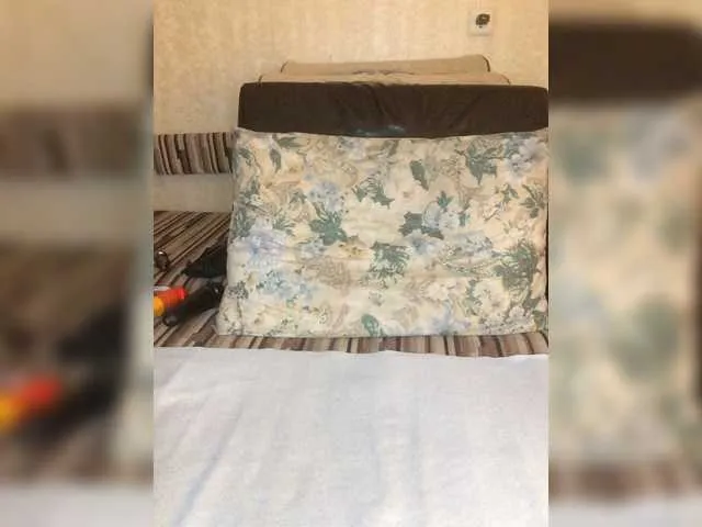 Live sex webcam photo for SiaKriSti #273319895