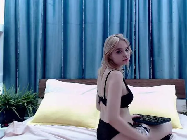 Live sex webcam photo for SiaPixie #288077968