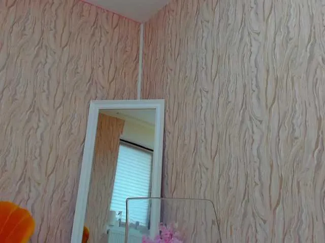 Live sex webcam photo for SierraBlazee #277547039