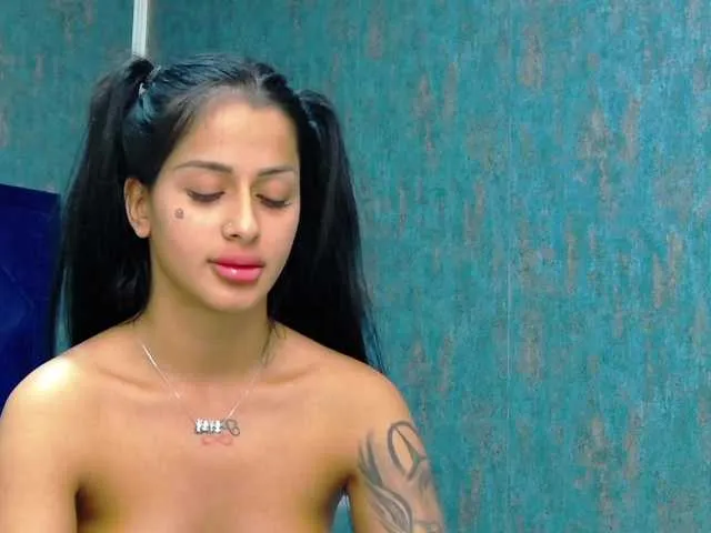 Live sex webcam photo for SierraBlazee #277904190