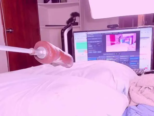 Live sex webcam photo for Silky-Cady #290852575