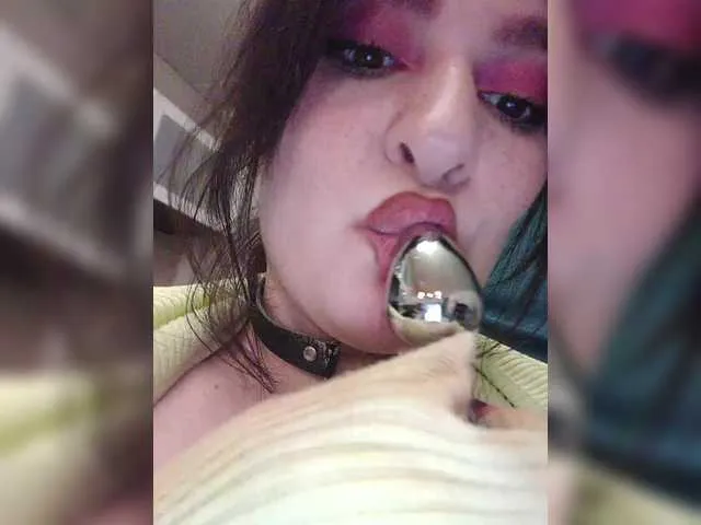 Live sex webcam photo for SilviaGrace #290556347