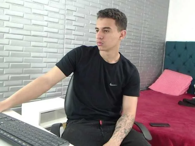Live sex webcam photo for SimonKeler #276150612