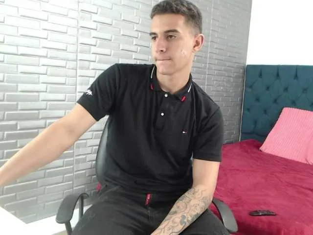 Live sex webcam photo for SimonKeler #276320839