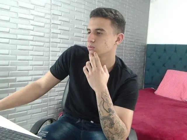 Live sex webcam photo for SimonKeler #276343447