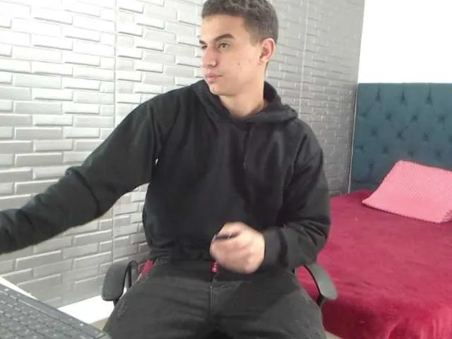 Live sex webcam photo for SimonKeler #276375807