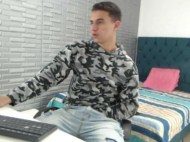 Live sex webcam photo for SimonKeler #276490936