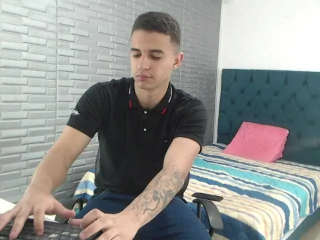 Live sex webcam photo for SimonKeler #276543820