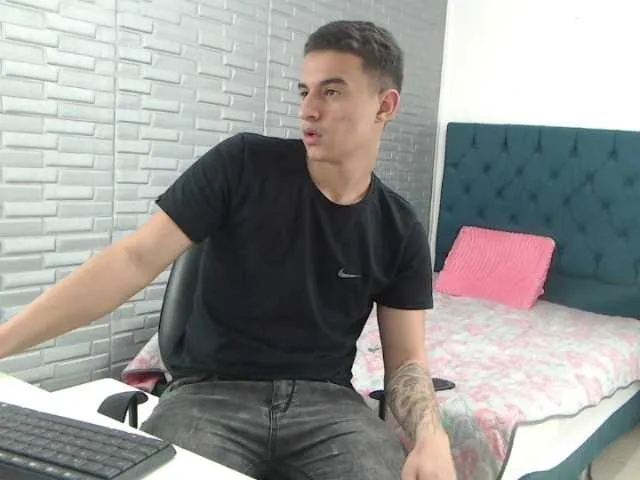 Live sex webcam photo for SimonKeler #276580128