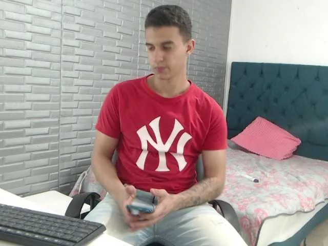 Live sex webcam photo for SimonKeler #276607157
