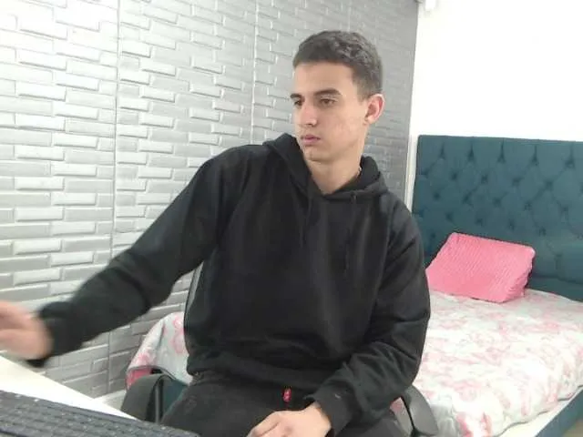 Live sex webcam photo for SimonKeler #276620977