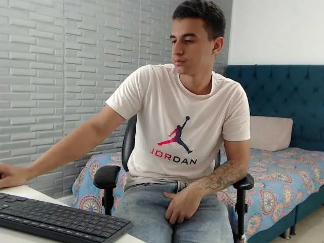 Live sex webcam photo for SimonKeler #277759492
