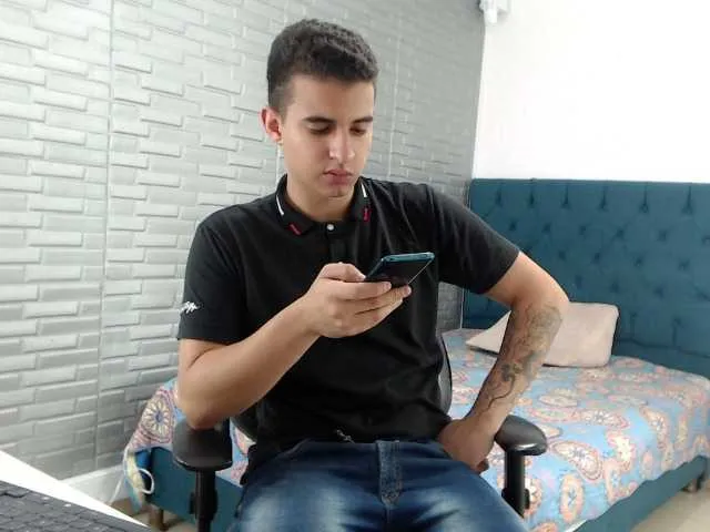 Live sex webcam photo for SimonKeler #277768597