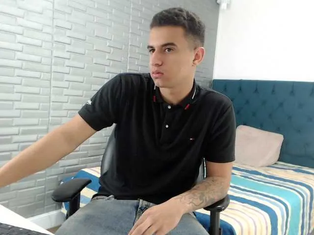 Live sex webcam photo for SimonKeler #277853122