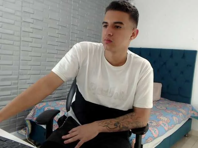 Live sex webcam photo for SimonKeler #277957972