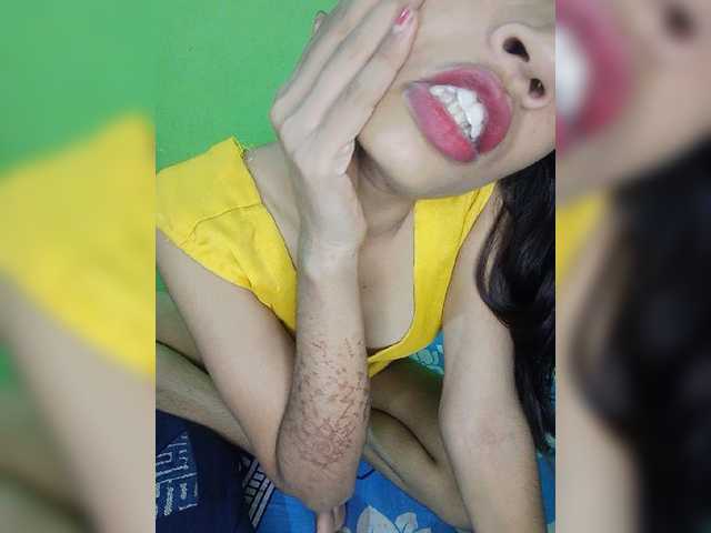 Live sex webcam photo for Simran-16 #275682934