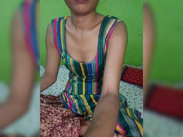 Live sex webcam photo for Simran-16 #276451897