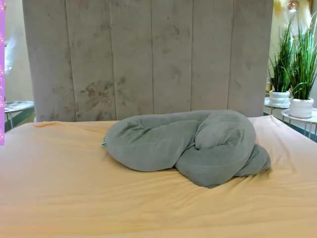 Live sex webcam photo for SinDiamond #277429374