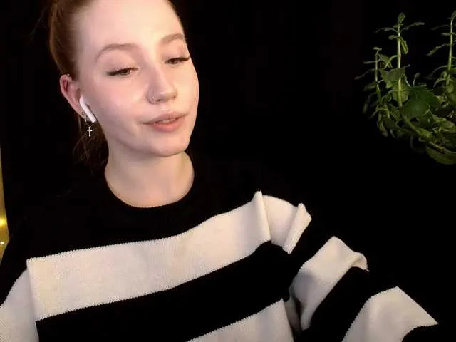 Live sex webcam photo for SindiWatson #291982587