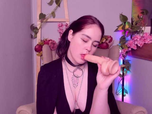 Live sex webcam photo for SindySmitt #271982384