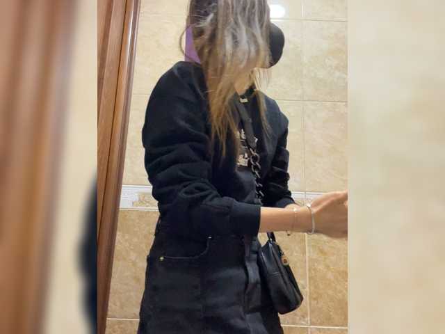 Live sex webcam photo for SinfulTyan #273932631