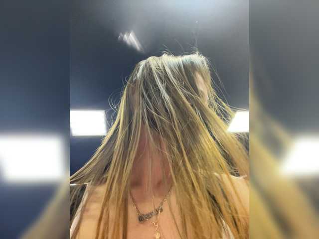 Live sex webcam photo for SinfulTyan #273956279