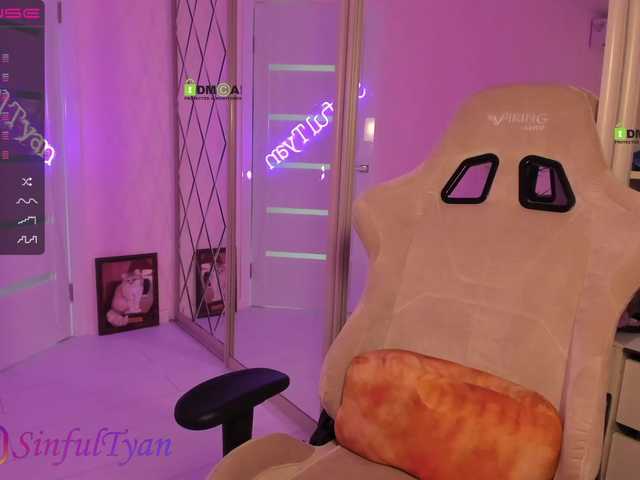Live sex webcam photo for SinfulTyan #274434418
