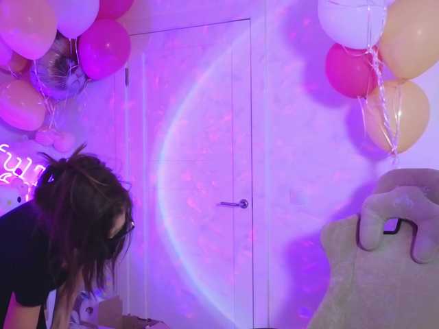 Live sex webcam photo for SinfulTyan #275446993