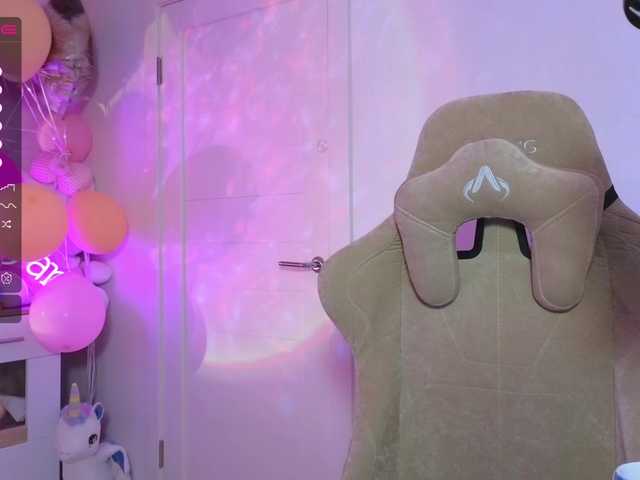 Live sex webcam photo for SinfulTyan #275552499