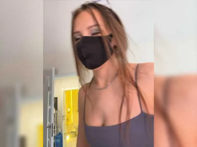 Live sex webcam photo for SinfulTyan #277554402