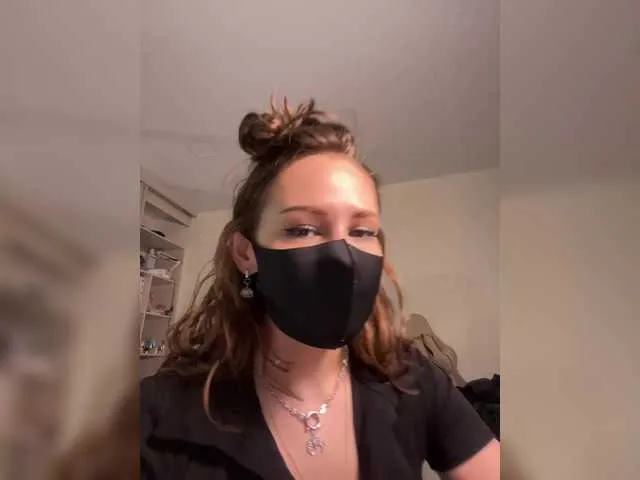 Live sex webcam photo for SinfulTyan #290903145