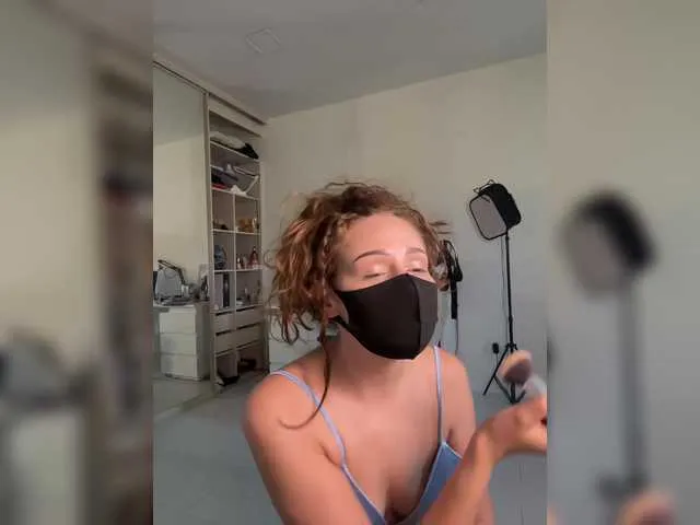 Live sex webcam photo for SinfulTyan #291376462