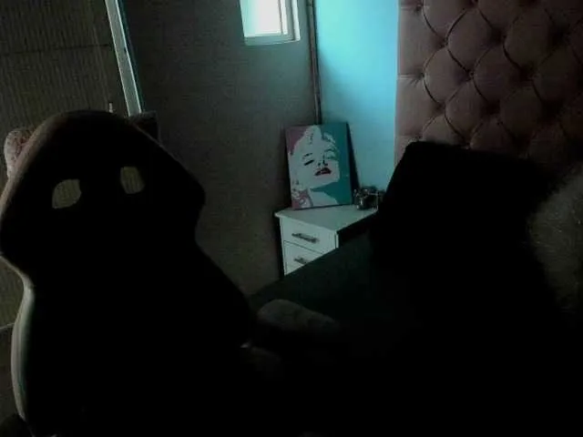 Live sex webcam photo for SirenHotx #274636732