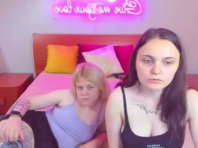 Live sex webcam photo for SixNipples #275487104