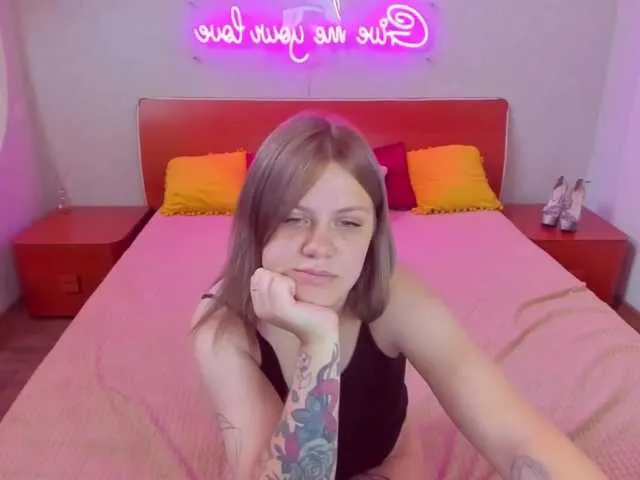 Live sex webcam photo for SixNipples #276034895