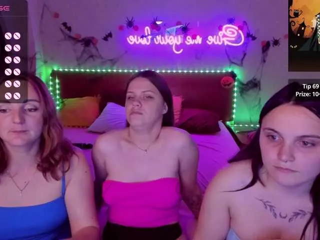 Live sex webcam photo for SixNipples #276593335