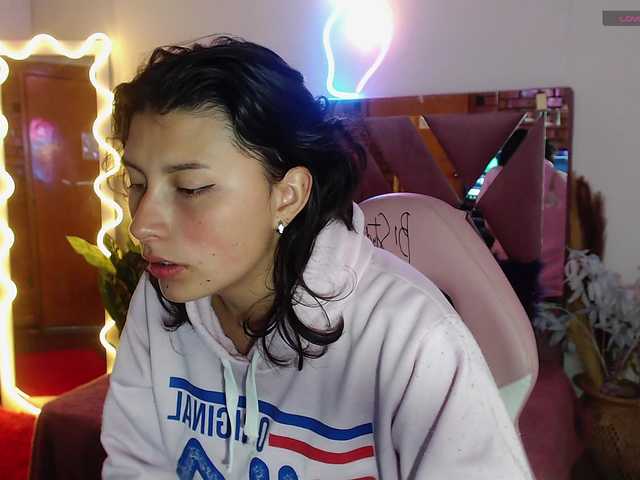 Live sex webcam photo for Skarlet-tay #277407155