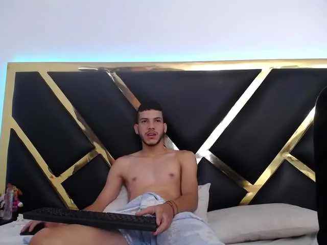 Live sex webcam photo for Skarletyjacob #271827359