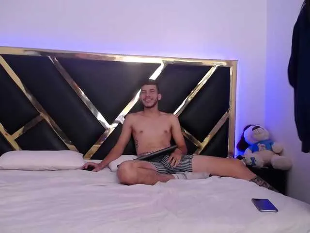 Live sex webcam photo for Skarletyjacob #271907645
