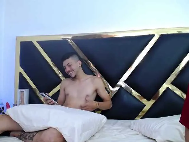Live sex webcam photo for Skarletyjacob #272135620