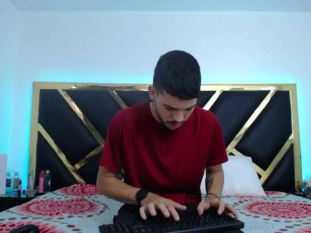Live sex webcam photo for Skarletyjacob #272226558