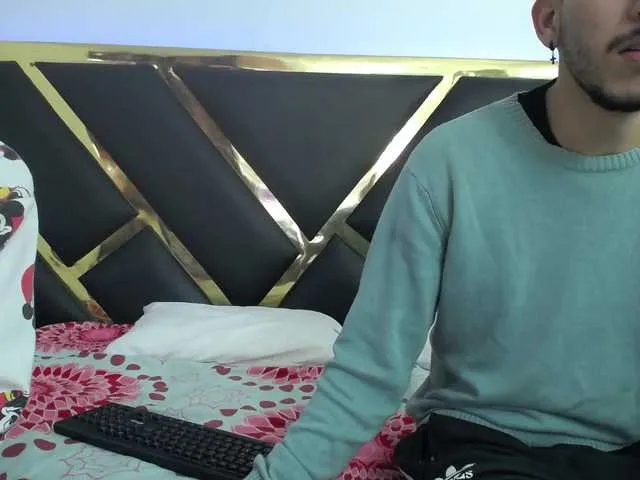 Live sex webcam photo for Skarletyjacob #272252644
