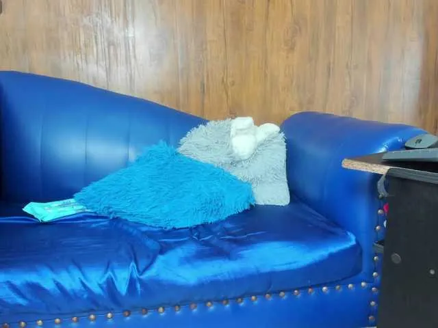Live sex webcam photo for Skinny-Mature #290671022